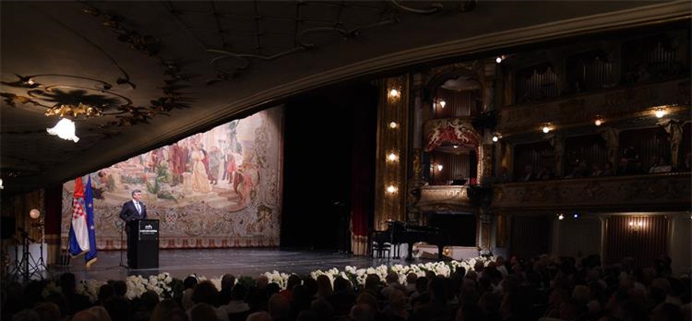 U vremenu globalnih tektonskih promjena, Matica hrvatska vertikala je hrvatskog društva